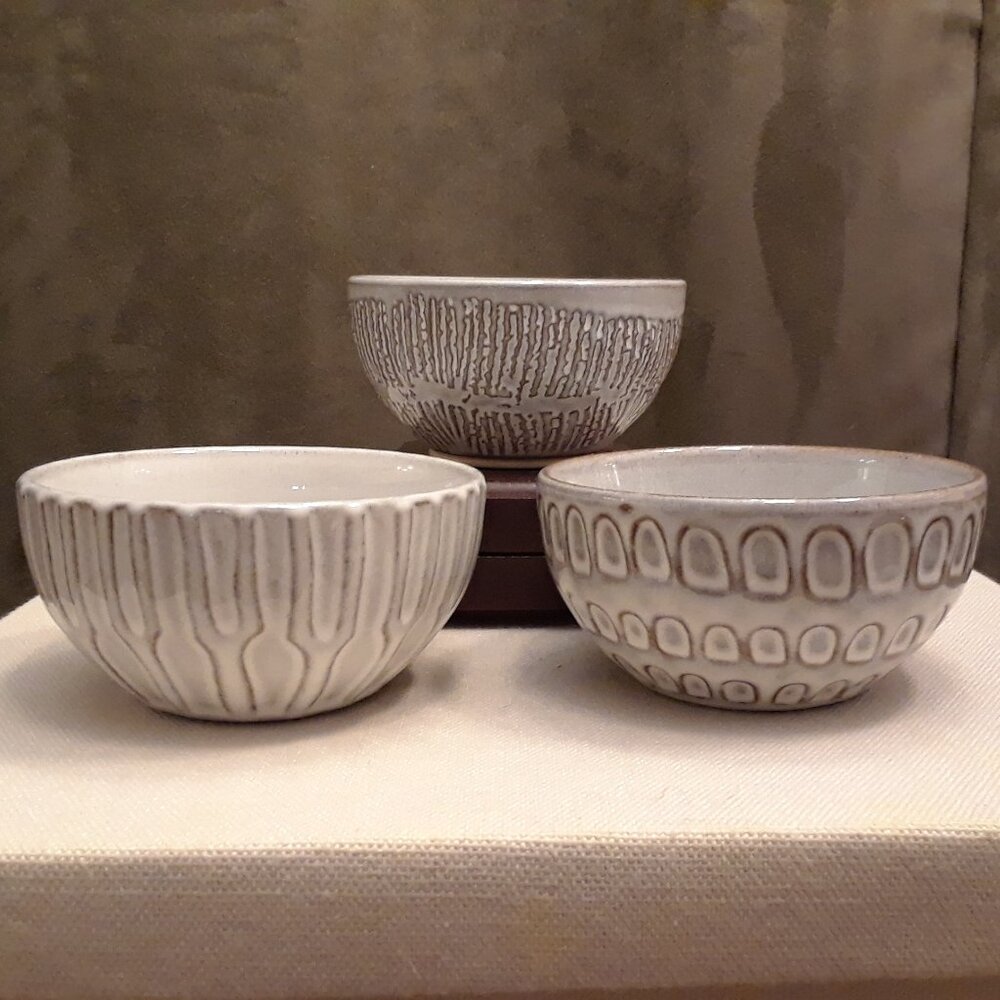 Set of 3 Hand-made Ceramic Bowls (NWOT) - Picture 4 of 10